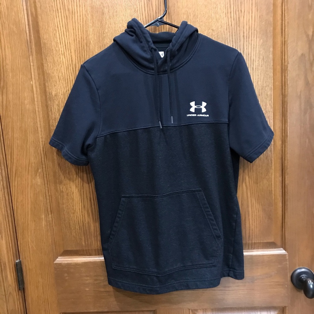 Men’s Under Armour Short Sleeved Hoodie - Size M
